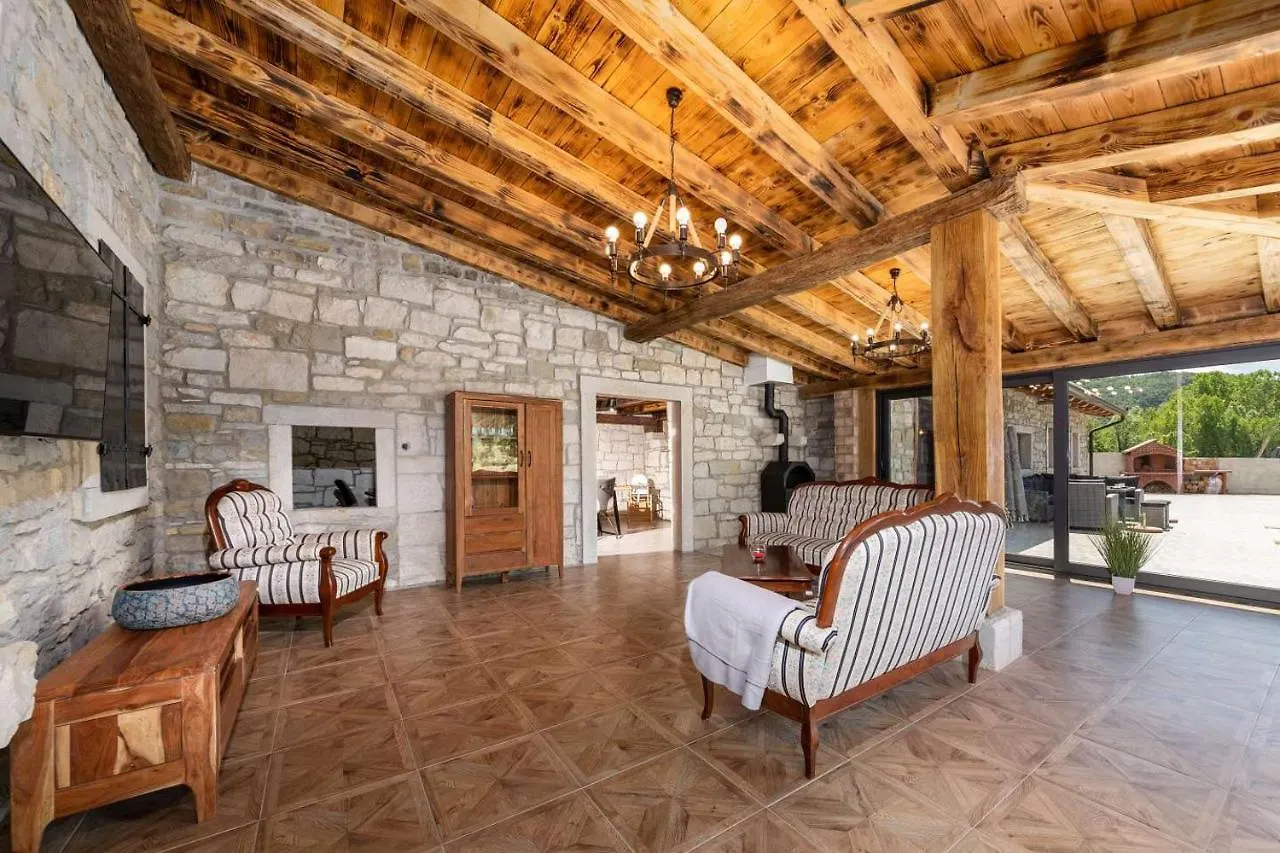 Villa Tina Livade 0*,