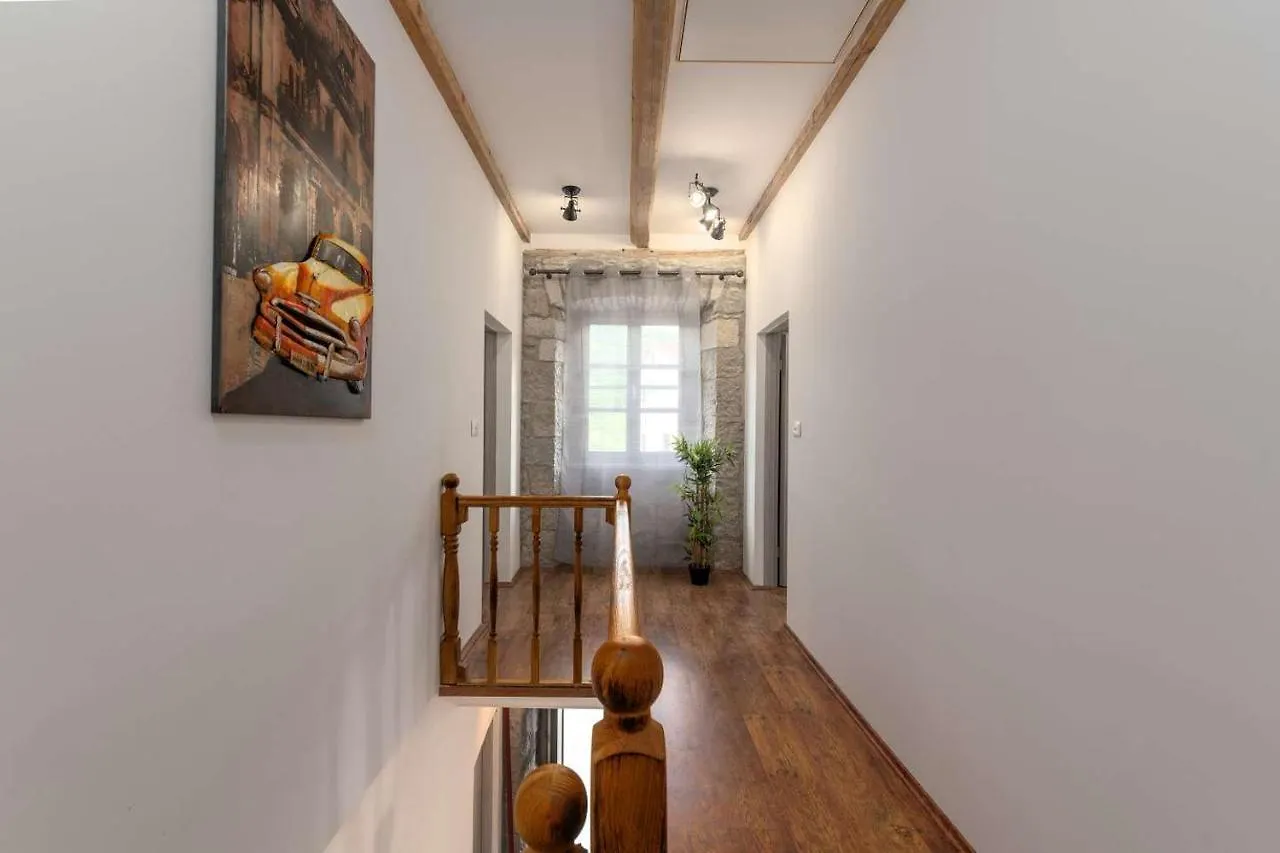 Villa Tina Livade 0*,